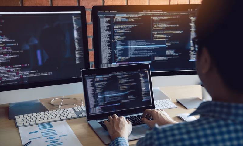 数据科学选型:R与Python如何赋能花溪区网站建设?